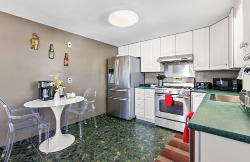 Waltham Apartment | Beautiful 3BD/1BA apartment W Parking 6733