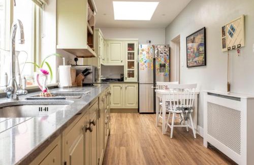 Bourton House | Beautiful 3BD Family Retreat in Oxfordshire!