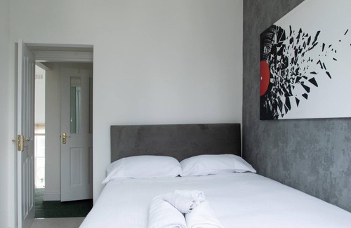 Junction Apartment | Beautiful 3BD Flat in Archway London