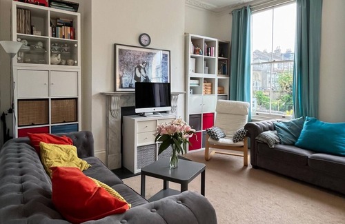 Junction Apartment | Beautiful 3BD Flat in Archway London