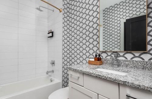 Talbot's Corner House | Beautiful 3BD Home Villa with 2 Story Rooftop for
