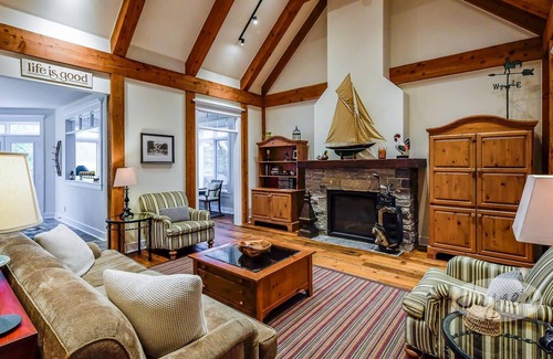 Port Carling Villa | Beautiful 3bdrm 3 bath Villa at the prestigous Lake Joe Club Resort!