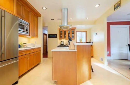 Burlingame House | Beautiful 3bed/2bath home in Burlingame