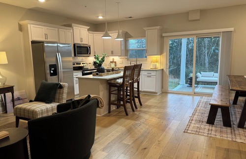 Gallatin House | Beautiful 3Bedroom Townhome off Old Hickory Lake.