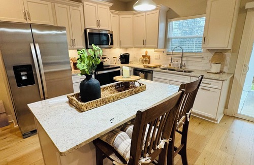 Gallatin House | Beautiful 3Bedroom Townhome off Old Hickory Lake.