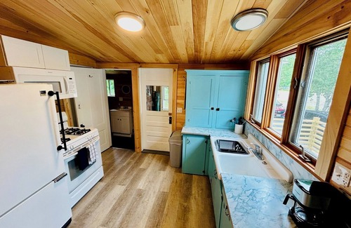 Dedham Cabin | Beautiful 3BR Lakefront Cottage @ Jenkins Beach #2