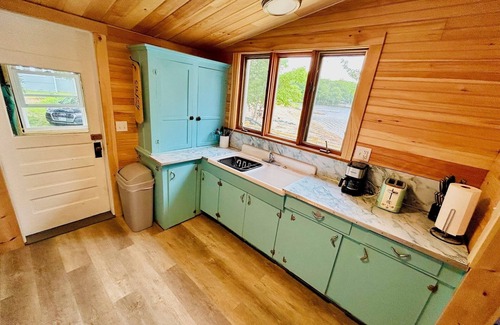 Dedham Cabin | Beautiful 3BR Lakefront Cottage @ Jenkins Beach #2