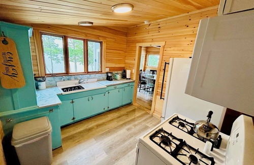 Dedham Cabin | Beautiful 3BR Lakefront Cottage @ Jenkins Beach #2