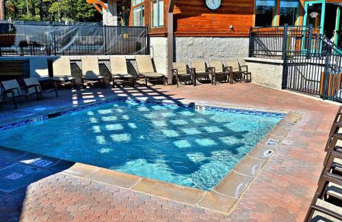 Truckee House | Beautiful 3BR Ski-in,Ski-out Donner Condo
