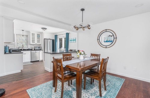 Newport East House | Beautiful 3BR updated home near Newport