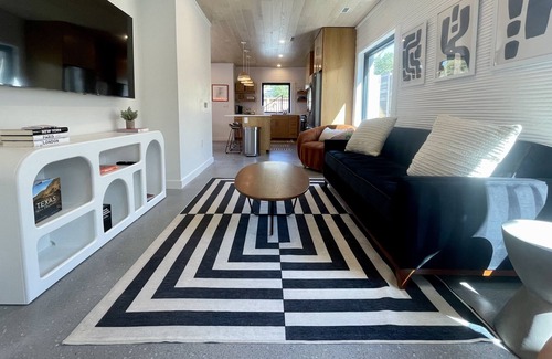 MLK House | Beautiful 3D Home 10 Minutes from Downtown | 4BD 3BA | Cowboy Pool