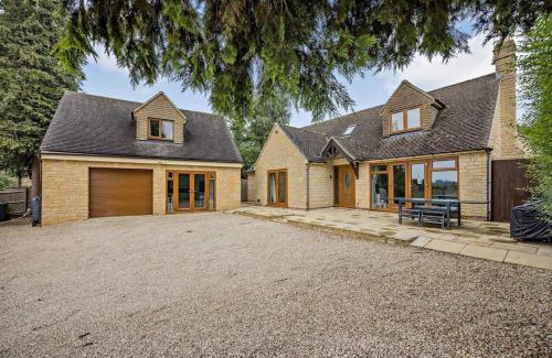 Chipping Norton House | Beautiful 4-5 bedroom village house with rural views