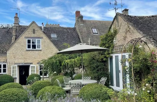 Bledington House | Beautiful 4 bedroom character cottage in Bledington nr Stow on Wold Oxfordshire