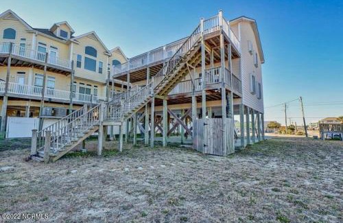 Surf City House | Beautiful 4 bed 3 bath beach cottage with wonderful ocean views