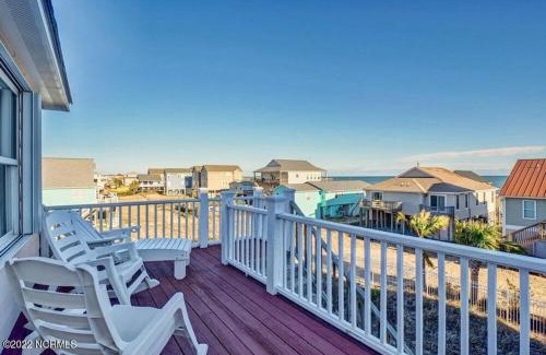 Surf City House | Beautiful 4 bed 3 bath beach cottage with wonderful ocean views