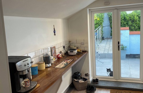 Burry Port Apartment | Beautiful 4 bed apartment in the heart of Burry Port 5 minutes from the beach!