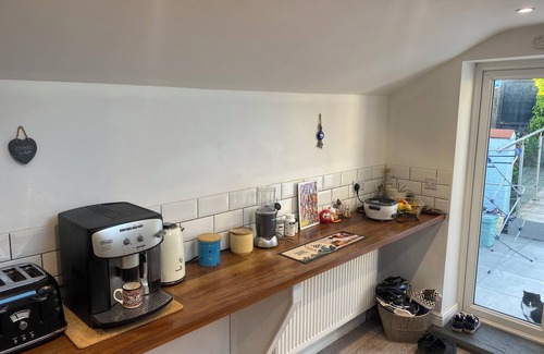 Burry Port Apartment | Beautiful 4 bed apartment in the heart of Burry Port 5 minutes from the beach!