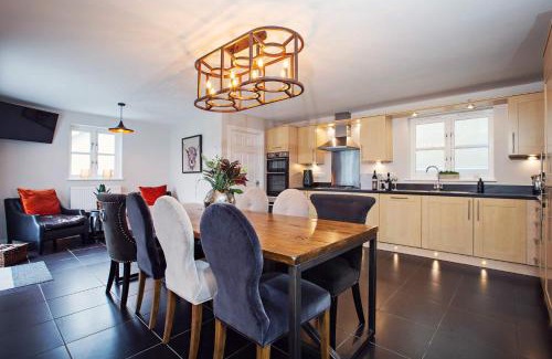 Abergavenny House | Beautiful 4-bed home, Hot Tub & Stunning Views - Abergavenny