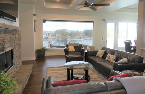 Horseshoe Bay West House | Beautiful 4 bed room 3 1/2 Bath room , Waterfront home in the heart of Horseshoe Bay.