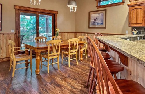 Donnelly Cabin | Beautiful 4 Bedroom Cabin. Near Cascade Lake!