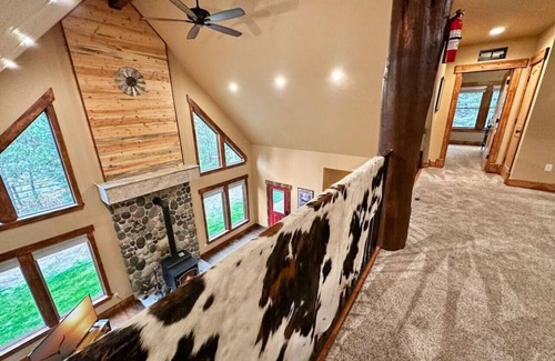 Donnelly Cabin | Beautiful 4 Bedroom Cabin. Near Cascade Lake!