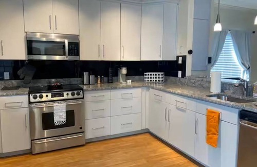 Florence Condo | Beautiful 4-bedroom condo with WiFi, AC in fabulous Florence Downtown near UNA