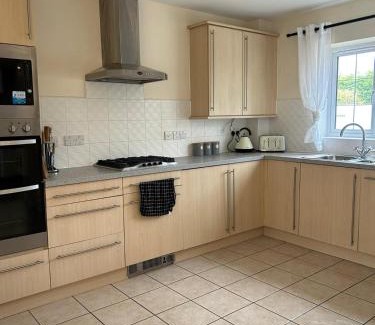 Loughborough Apartment | Beautiful 4-Bedroom Home for Groups & Families