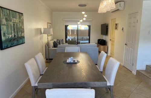 Gold Coast House | Beautiful 4 bedroom house in gold coast