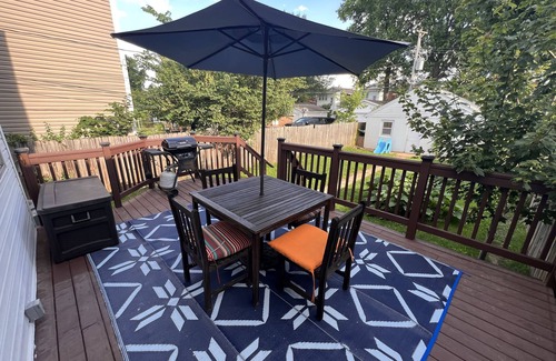 Southwest Garden House | Beautiful 4 bedroom Home by the Hill - Privacy Fenced Backyard and Fast Internet