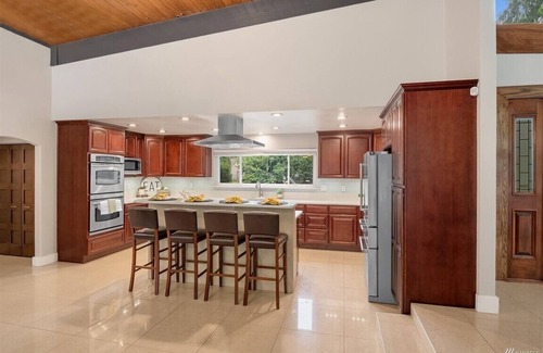 Auburn House | Beautiful 4 bedroom home in the heart of Auburn with indoor fireplace