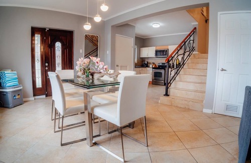 Gold Coast House | Beautiful 4 Bedroom House in Noord