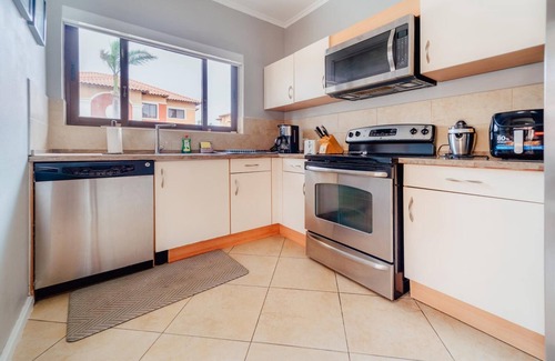 Gold Coast House | Beautiful 4 Bedroom House in Noord