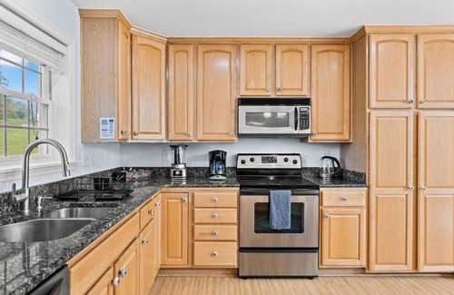 Livingston Cottage | Beautiful 4-Bedroom Lakefront Cottage with Dock
