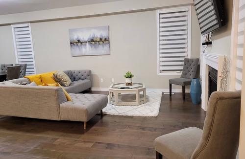 Niagara Falls House | Beautiful 4 bedroom luxury home located in Thorold