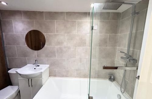 Hull House | Beautiful 4 bedroom property with 5G WI-FI and smart tv