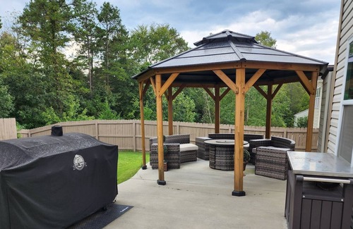 Kannapolis House | Beautiful 4 bedroom Backyard Oasis
