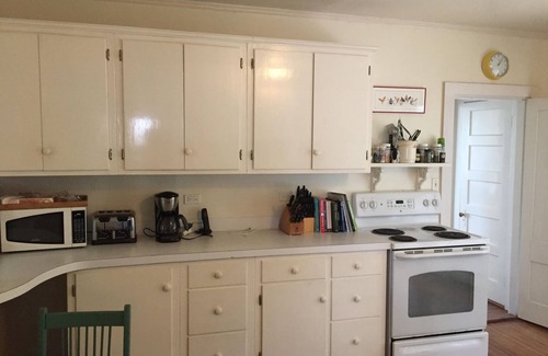 North Haven House | Beautiful 4 Bedroom Home - Downtown!