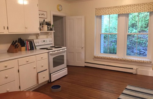 North Haven House | Beautiful 4 Bedroom Home - Downtown!