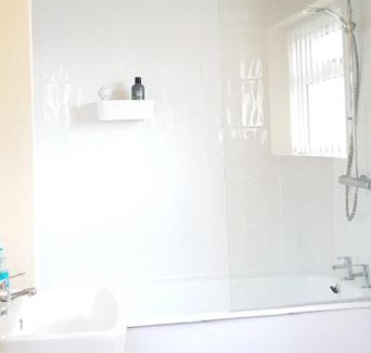 Offerton Apartment | Beautiful 4 bedroom Victorian Apartment Sleeps 7 STOCKPORT