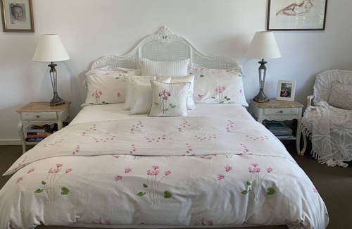 Bowral Villa | Beautiful 4 bedroom Villa 7 minutes by foot from Bowral