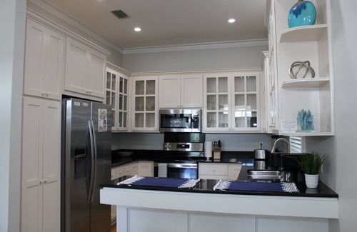 Emerald Waters Village House | Beautiful 4-br 3 king beds, 20 seconds to beach, community pool