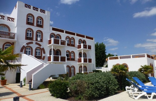 La Tranche-sur-Mer Apartment | BEAUTIFUL 4/6 person beachfront APARTMENT with balcony * 3 keys