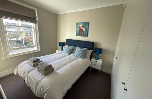 West Barnes House | Beautiful 4B.2Ba House + office