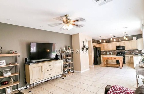 Enterprise House | Beautiful 4br /10min Airport, Strip, Raiders Stadium - Parking