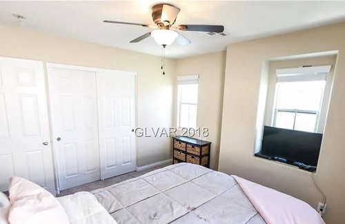 Enterprise House | Beautiful 4br /10min Airport, Strip, Raiders Stadium - Parking