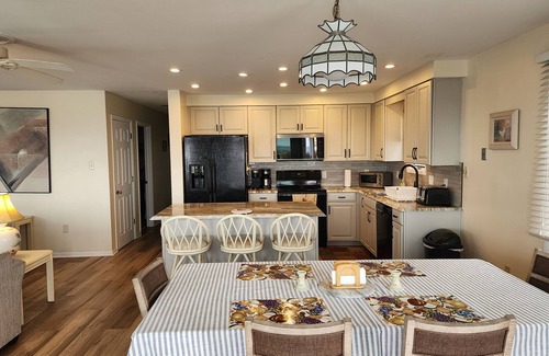 South End House | BEAUTIFUL 4BR 2BA BEACHFRONT With BREATHTAKING OCEAN VIEW! Book now for 2026!