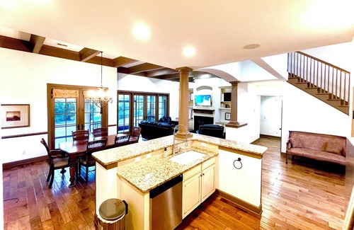 Bluffton House | Beautiful 4BR/4BA.Close to HHI/SAV/BEU, 5 minutes to Palmetto Bluff's entrance