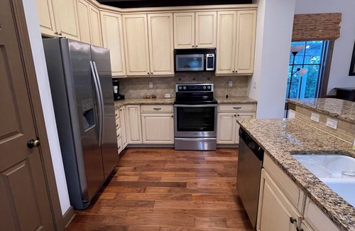 Bluffton House | Beautiful 4BR/4BA.Close to HHI/SAV/BEU, 5 minutes to Palmetto Bluff's entrance