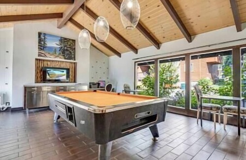 Tahoe Meadows Cabin | Beautiful 5 Bedroom Cabin - 3 Peaks Preferred Rate