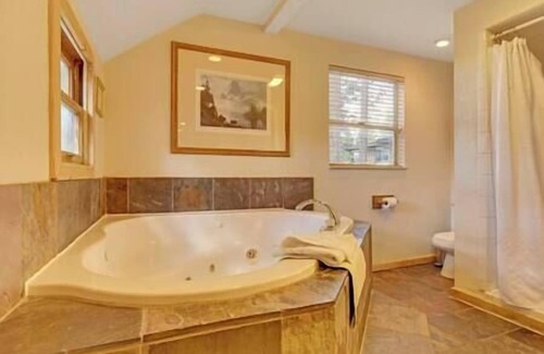 Tahoe Meadows Cabin | Beautiful 5 Bedroom Cabin - 3 Peaks Preferred Rate